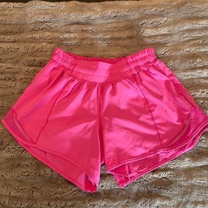 Lululemon Hotty Hot low-rise 4”